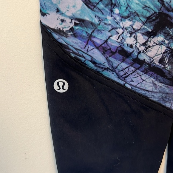 Lululemon Run to Reset Tight 25" size 4 in Black / Frozen Island Multi - Picture 7 of 15
